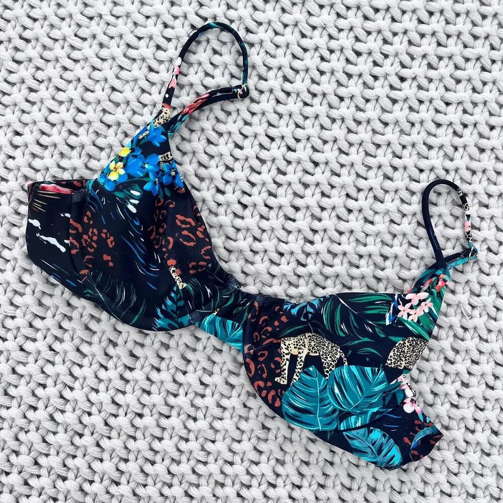 Skatie• ‘Kate’ Bikini Top in PARADISE